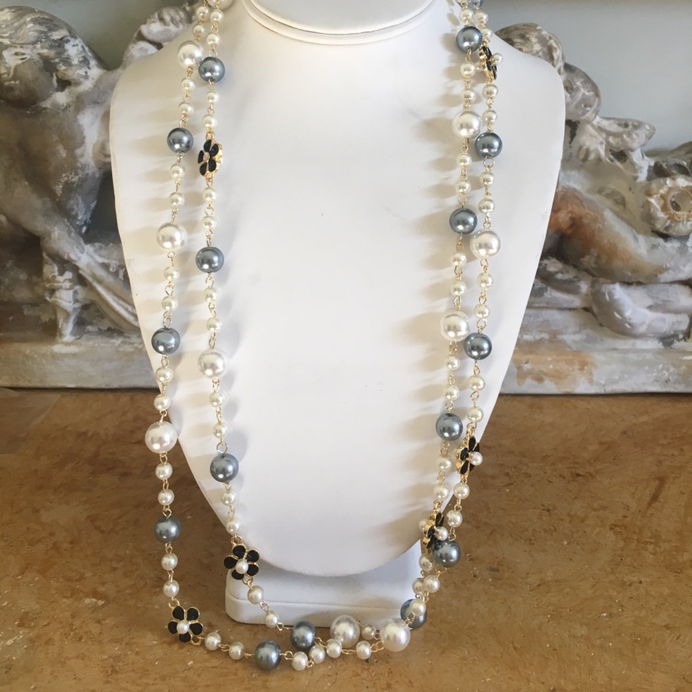 Magnolia Floral & Pearl Beaded Necklace - Picture 9 of 14